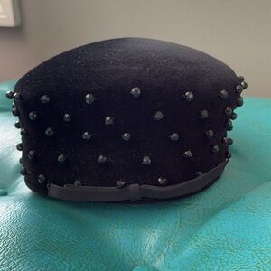 Vintage mid century elegant chic black velvety beaded pill box hat Junior B